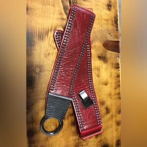 🟩 New women’s belt. Has nice stretch! See pics for length. Looks to fit M-L
